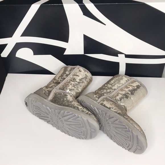 UGG CLASSIC SHORT GOLD SEQUIN BOOTS - Picture 3 of 8